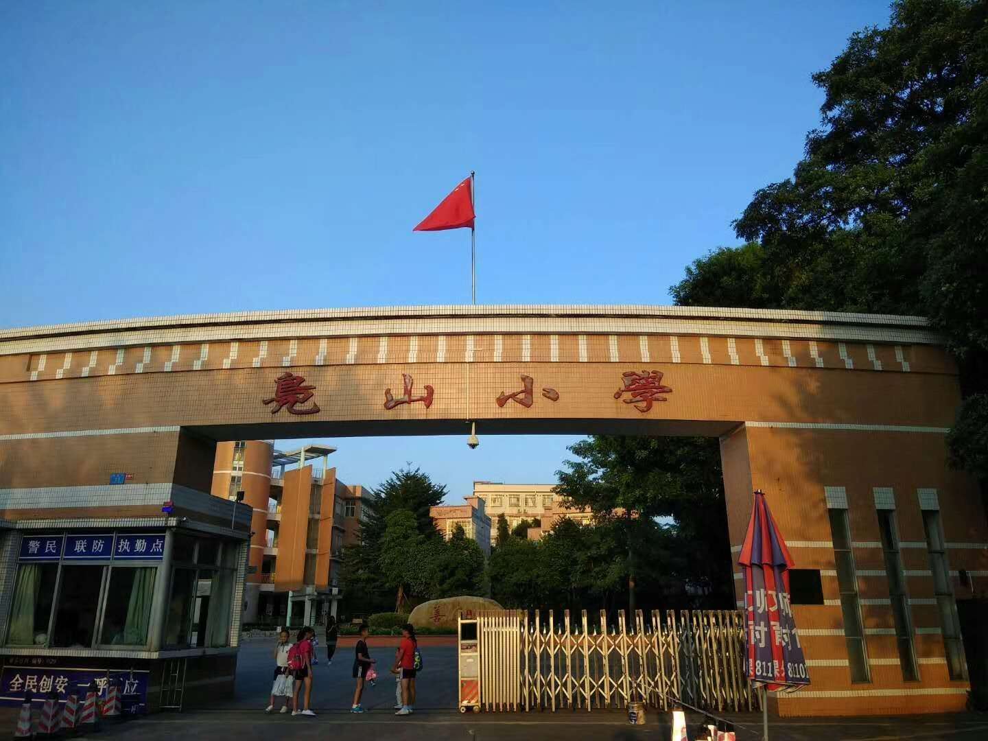喜有沃不銹鋼管廠家東莞寮步鳧山小學護欄換新項目